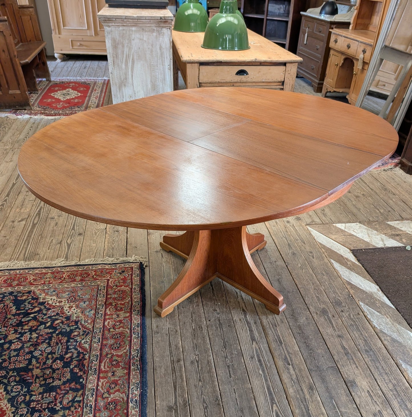 Circular Extending Table