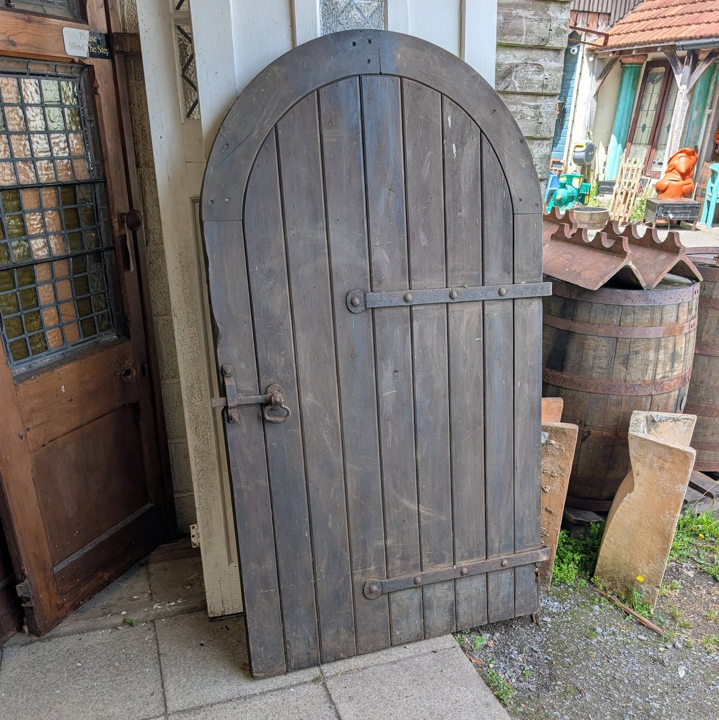 Short Curved Door