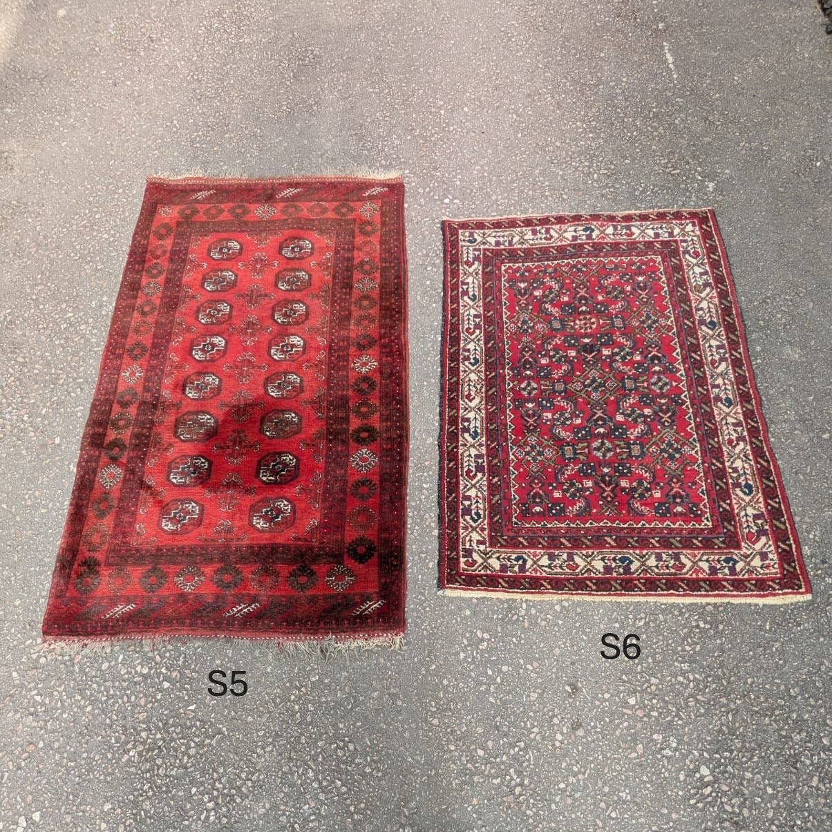 Mid-Sized Rugs