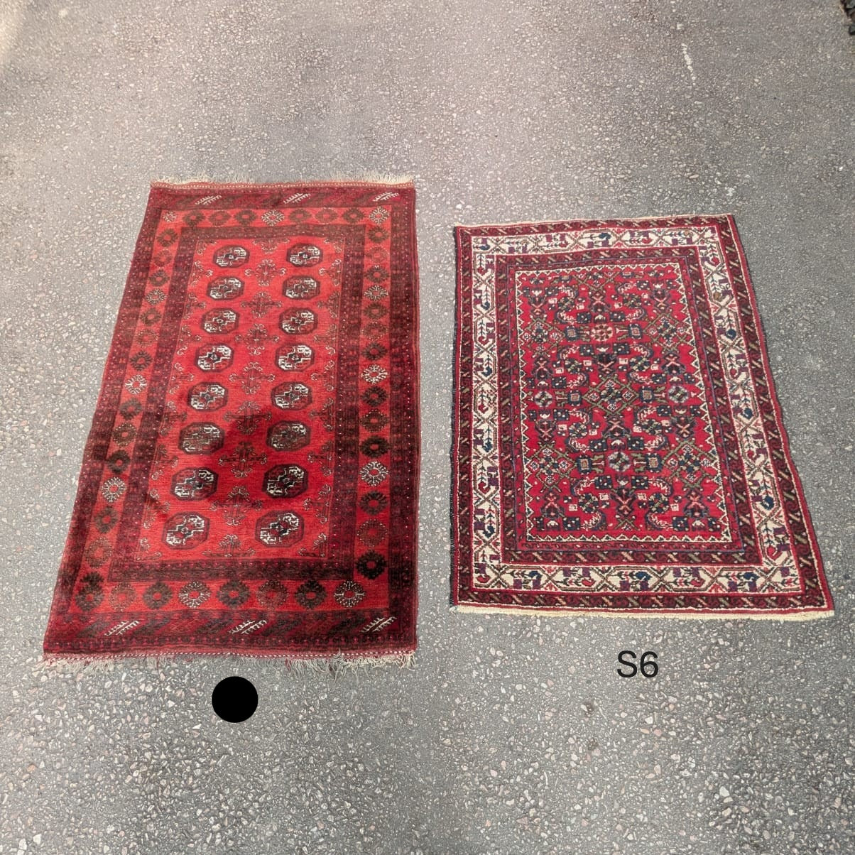 Mid-Sized Rugs