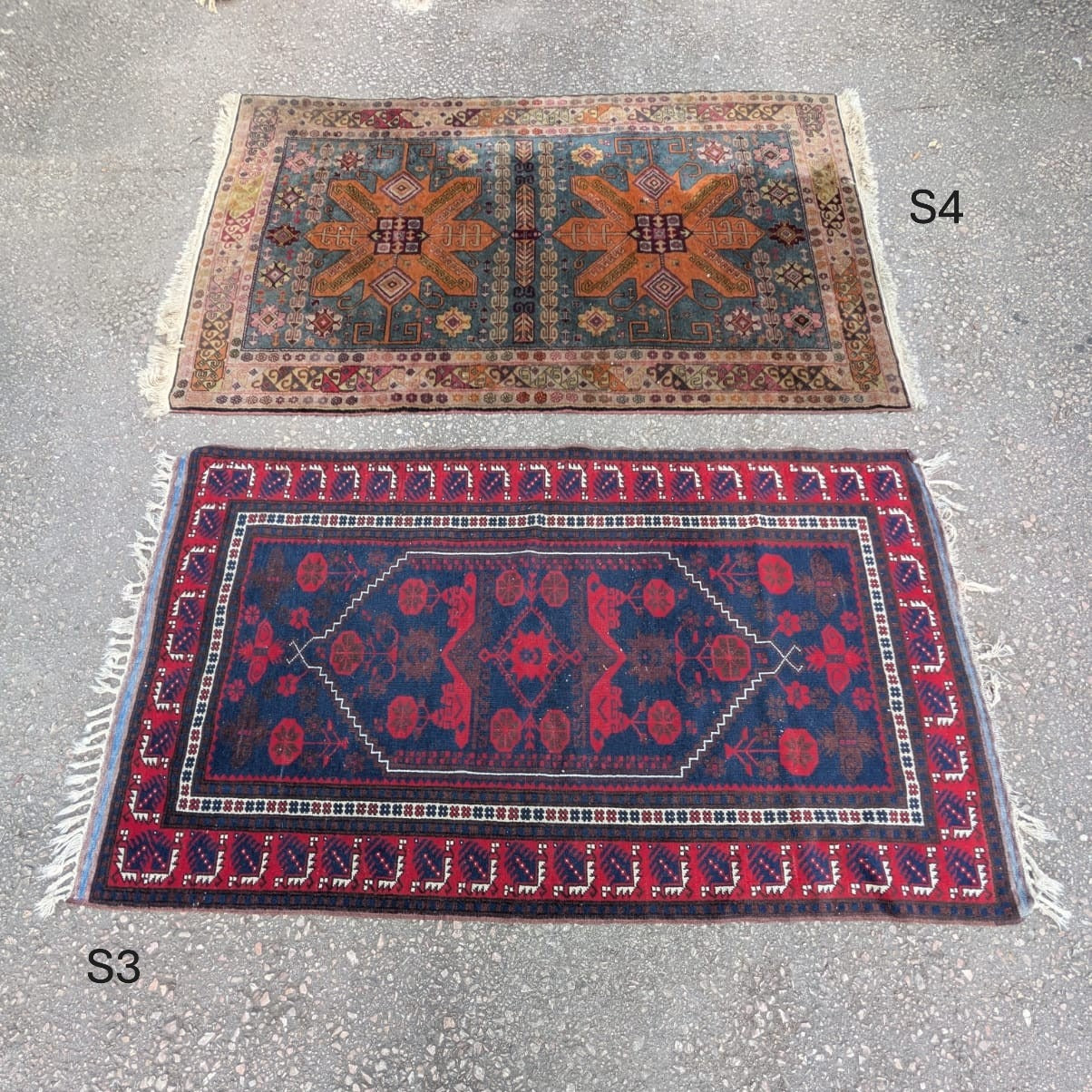 Mid-Sized Rugs
