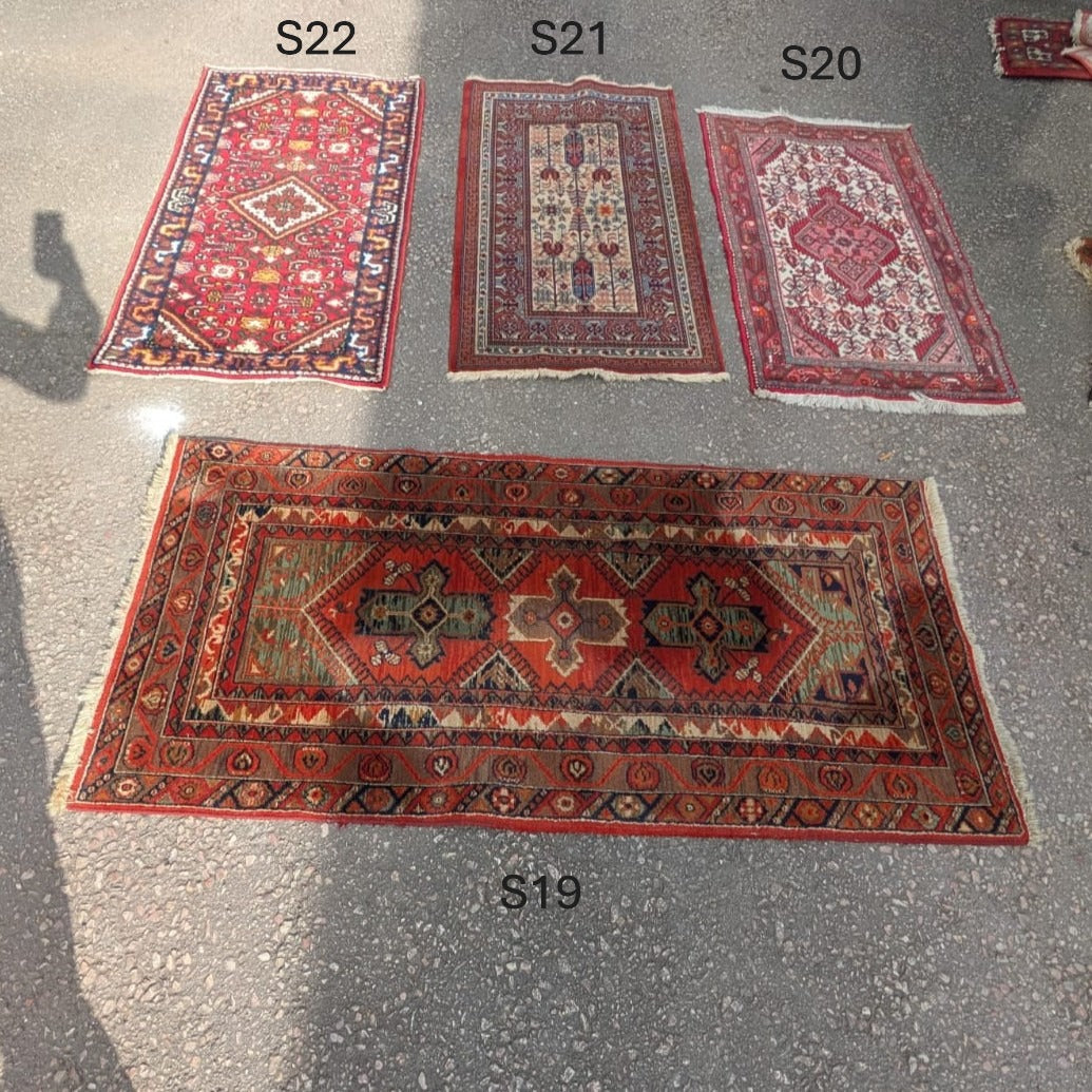 Mid-Sized Rugs