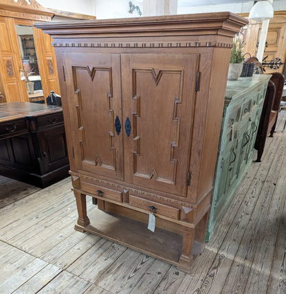 Mid 20th Century Oak Cupboard