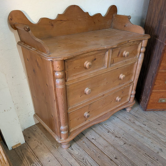 Pine Chest of Drawers